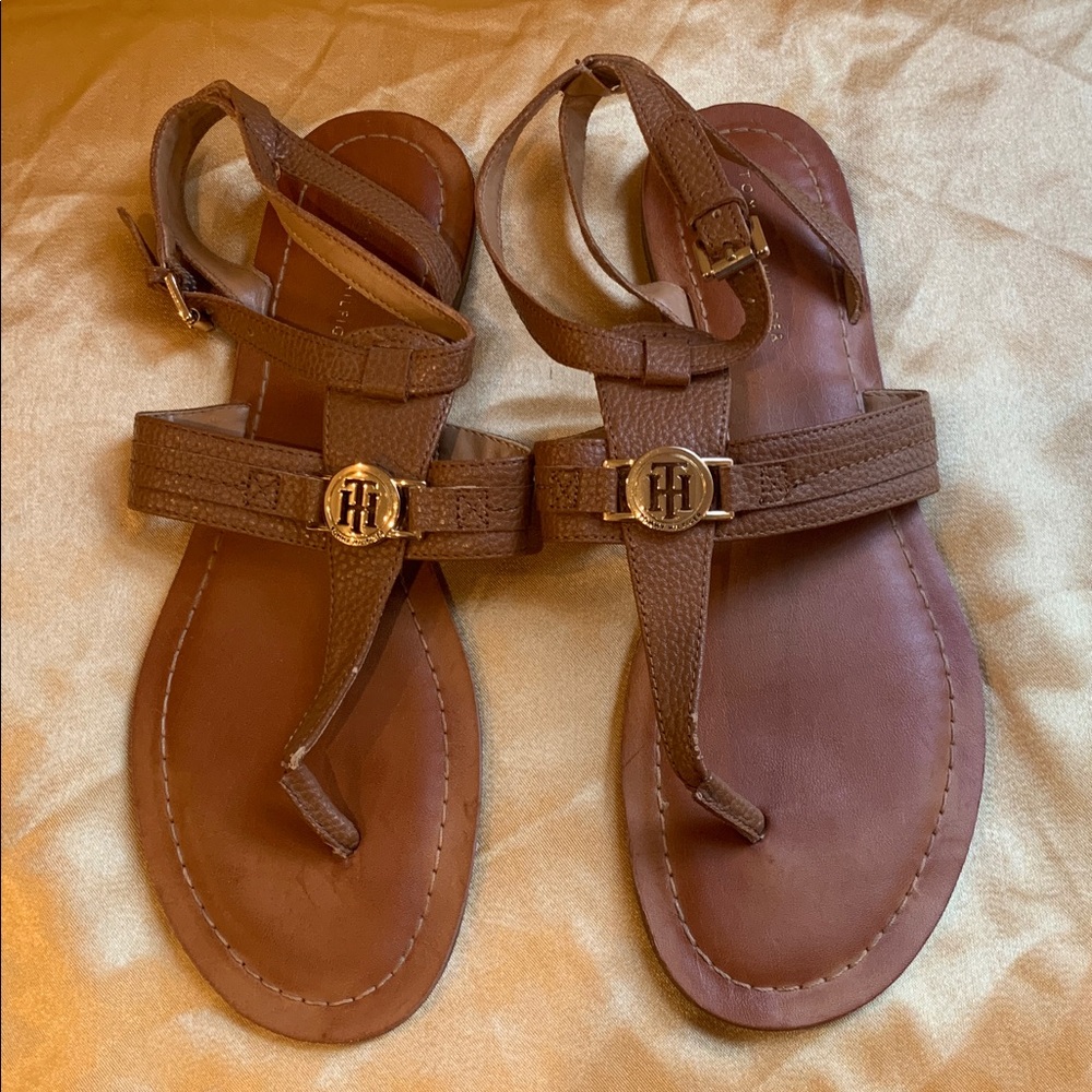 🌹Tommy Hilfiger• Brown LeatherThong Flat Sandals